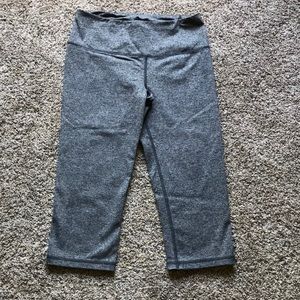 VS Knockout Crop workout leggings-size Small